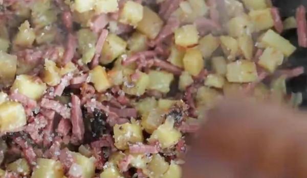 ＂奇奇怪怪＂的美式美食，大蒜雞蛋鹹牛肉碎，美味無比的黑暗料理