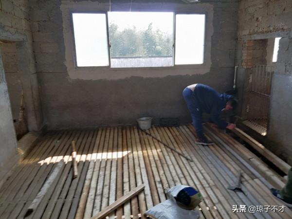 羊舍內部的地面鋪設，有一種材料比較流行，成本還小