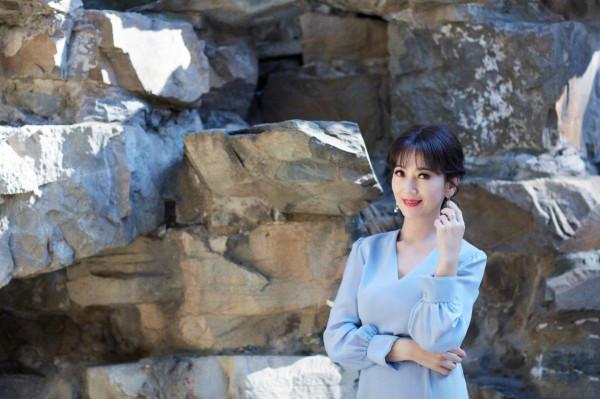 68歲趙雅芝：離過一次婚，32歲再婚也幸福，前夫後夫的孩子都是寶