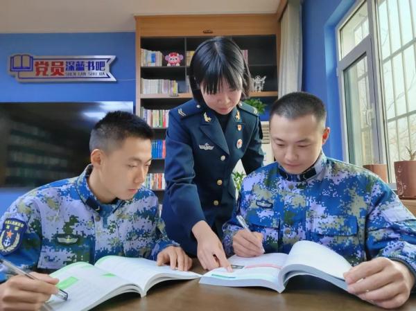 清華女生參軍後輔導戰友考上清華,她和他有個“神仙約定” 清華女生參軍後輔導戰友考上清華,她和他有個“神仙約定”