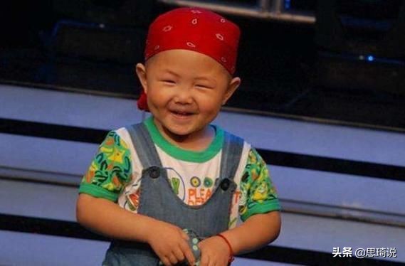 “萌神”張峻豪：3歲成名，5歲上春晚，7歲年入百萬，如今怎樣了