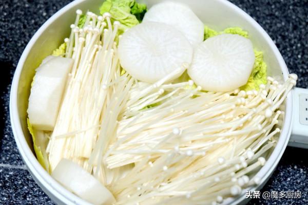 全職媽媽一個人在家，煮個小火鍋解決午飯，簡單省事又好吃