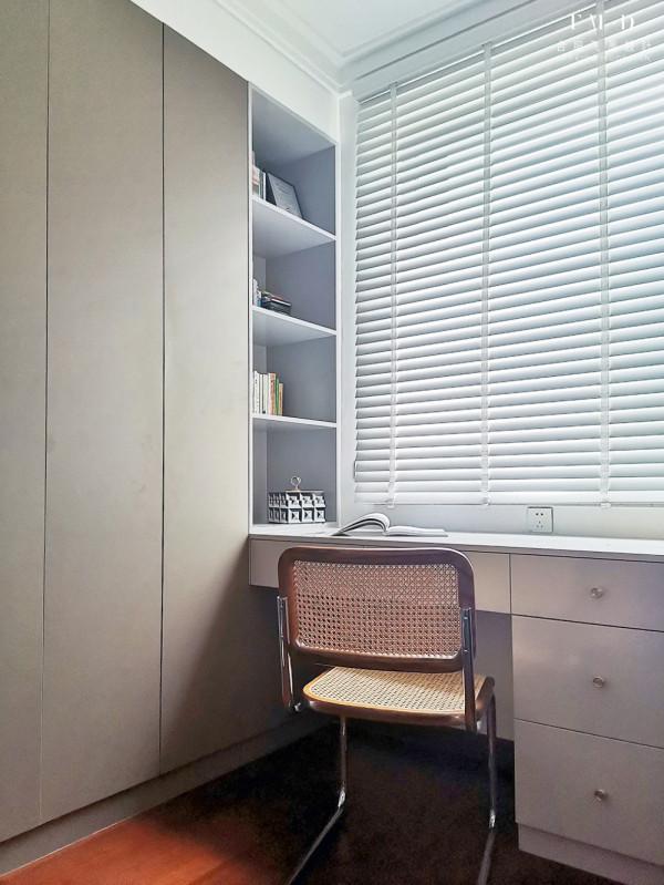 精裝的豬肝紅地板和櫃體越看越添堵,業主堅持改造:9萬塊沒白花 精裝的豬肝紅地板和櫃體越看越添堵,業主堅持改造:9萬塊沒白花