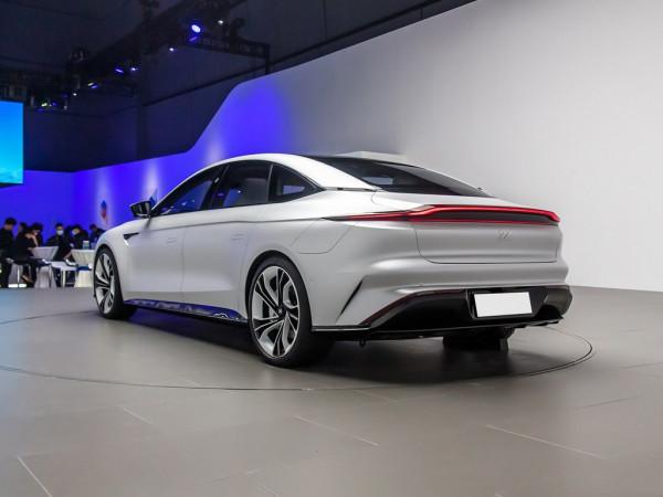 預售40.88萬起！智己L7實車，無框車門+感應門把手，續航615km