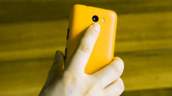 老人機玩出新功能，體驗國產樂豐V8，這兩個設計既貼心又好用