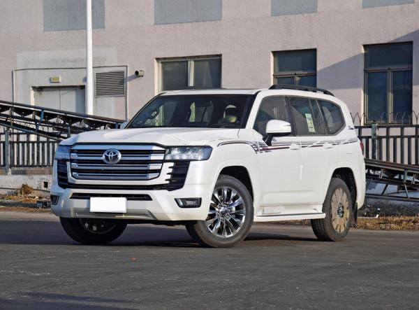 中東版豐田陸巡，車長4950mm，自帶冰箱，後排放倒如同“小單間”