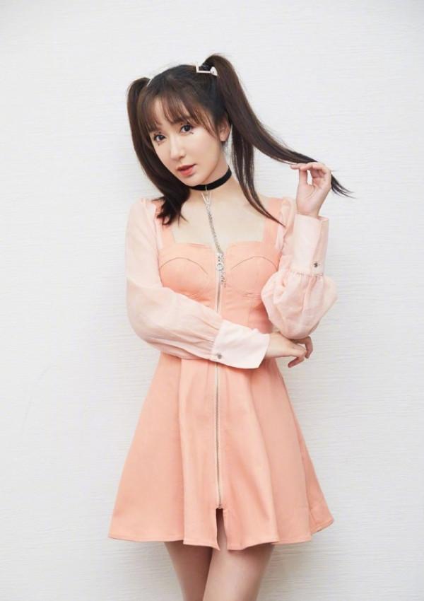 婁藝瀟直播變化大到認不出,整容過度,你還能認得出來嗎 婁藝瀟直播變化大到認不出,整容過度,你還能認得出來嗎