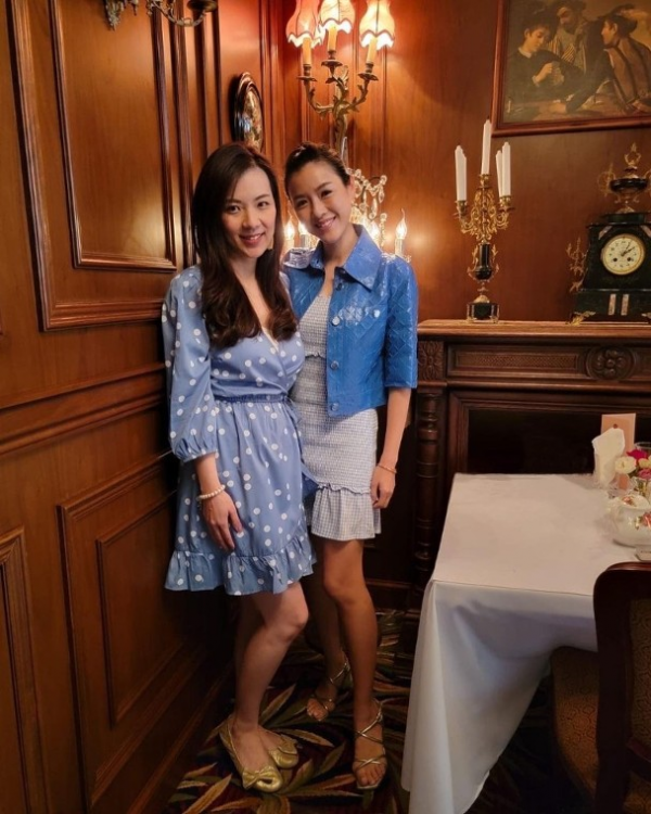 陳茵媺為港姐閨蜜慶生,穿姐妹裝似大學生,與陳豪不抗拒追生四胎 陳茵媺為港姐閨蜜慶生,穿姐妹裝似大學生,與陳豪不抗拒追生四胎
