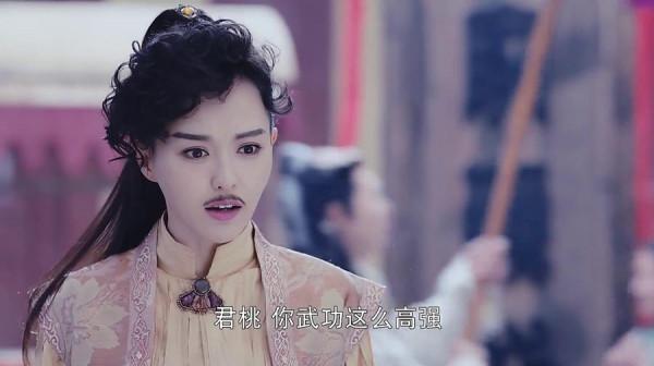 貼個胡茬就能裝男人？這6位女扮男裝才是不糊弄，英俊又有男人味