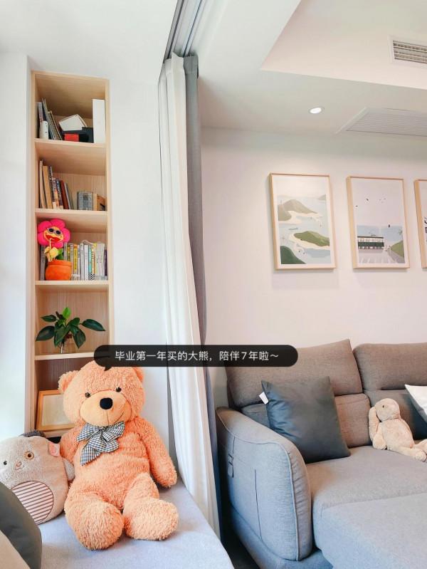只有年輕人喜歡的極簡風，花了30萬，如今入住8個月地板越來越亮