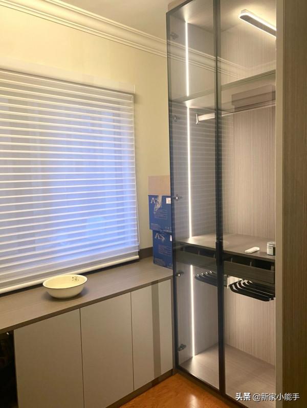 看她家精裝房，花了很多心思改造，全屋定製的櫃子美觀又實用