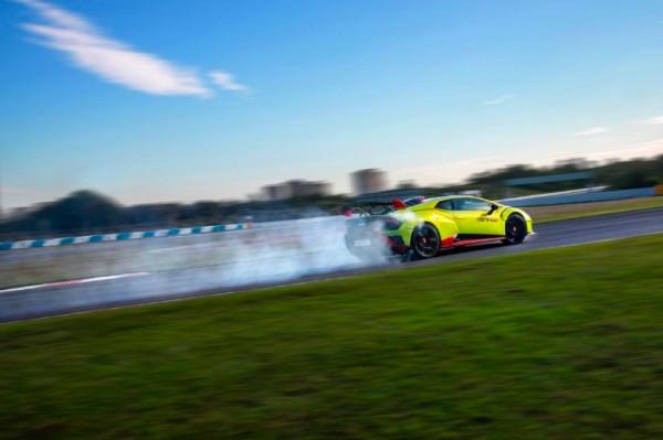駕駛一臺無限接近賽車的超跑是什麼體驗|試駕 駕駛一臺無限接近賽車的超跑是什麼體驗|試駕