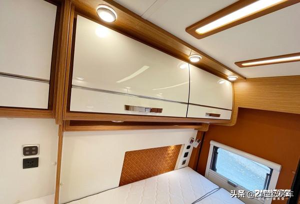 邁巴赫同款配色?這款福特房車只能打82分,剩下的666 邁巴赫同款配色?這款福特房車只能打82分,剩下的666