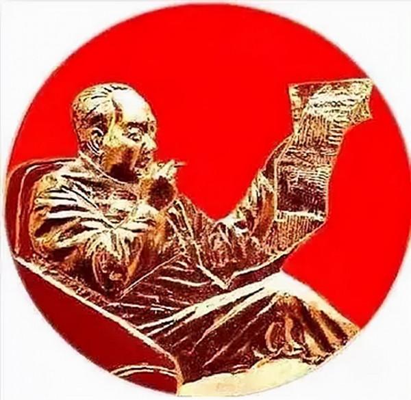 76歲老人收藏5000多枚毛主席像章，2016年開展覽館，拒絕高價收購