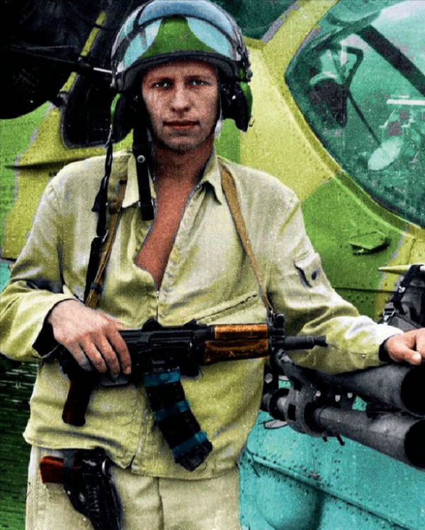 美俄飛行員都標配自動步槍，中國飛行員只配手槍，自衛是否夠用？