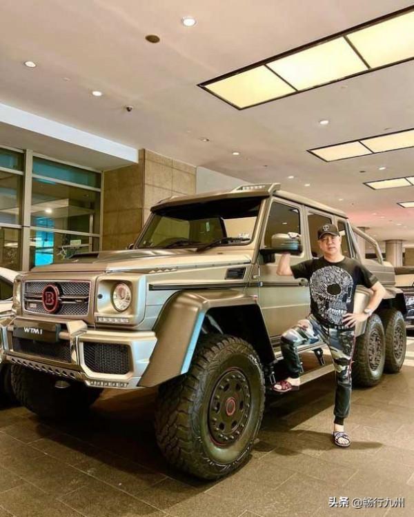 大馬洪災一拿督駕駛超過400萬馬幣的巴博斯賓士-AMG展開救援行動