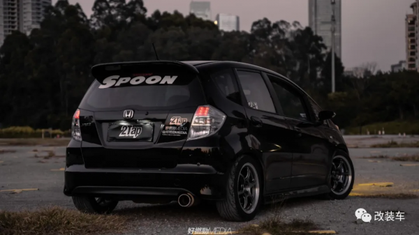 00後小姐姐也愛玩本田飛度，這個車系到底有什麼魔力？