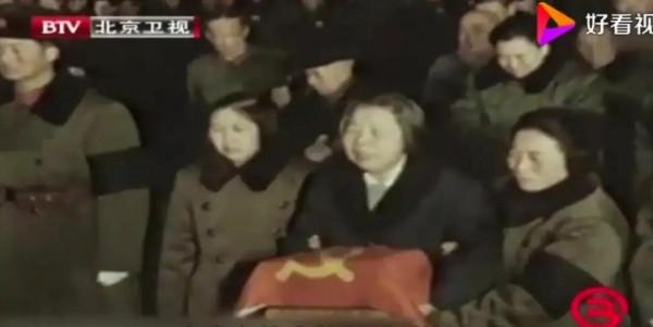 1976年1月8日，敬愛的周總理與世長辭，他一生為國為民，鞠躬盡瘁