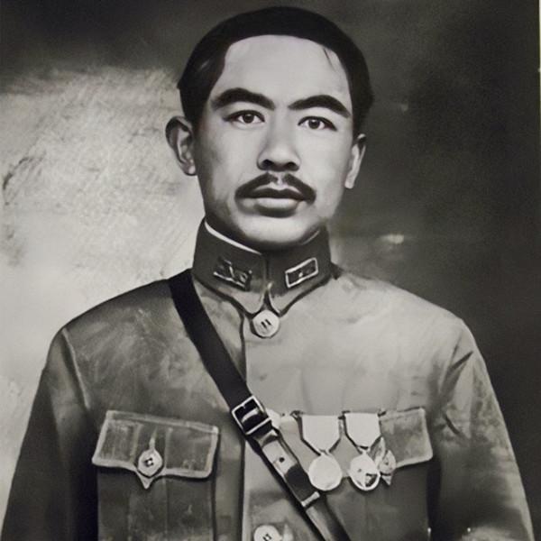 土匪殘害我軍副師長，王震出動41輛坦克：用大炮和他們講道理