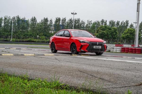 試駕榮威i5 GT 10萬以內運動家轎新曙光