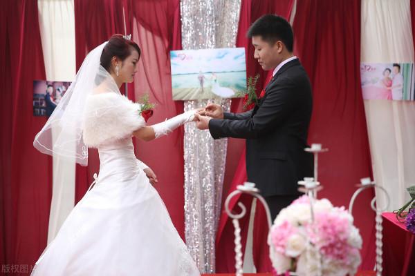 很久不聯絡的同事兒子結婚請我送禮 我是這樣處理的