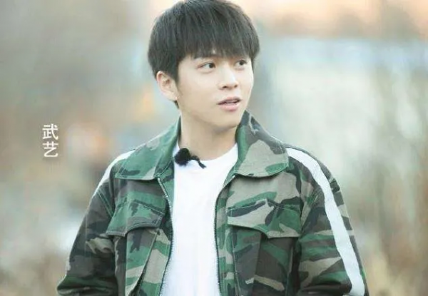 過氣選秀藝人的窘境:線上求工作,被資本拋棄,只剩尷尬與心酸 過氣選秀藝人的窘境:線上求工作,被資本拋棄,只剩尷尬與心酸