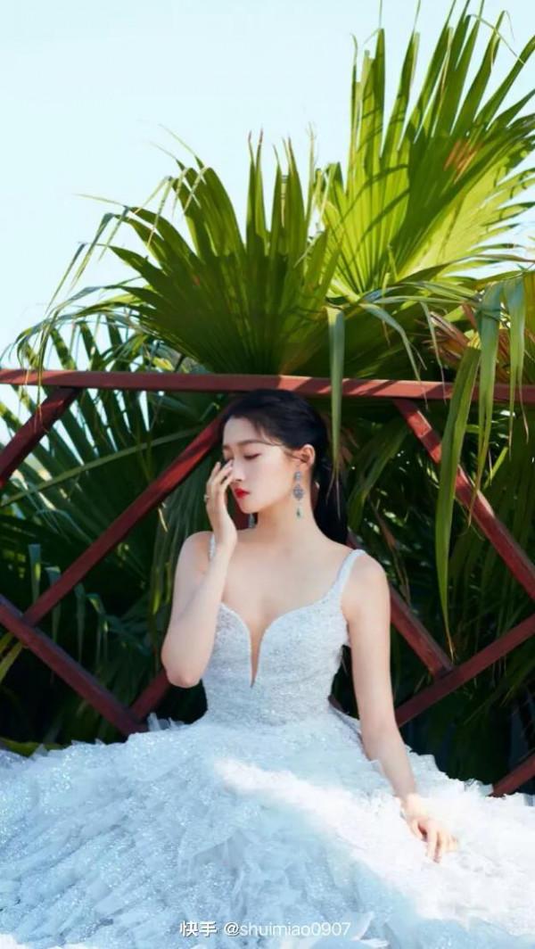 關曉彤迷人照片