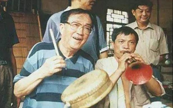 2008年，一代名導謝晉去世，為何死後劉曉慶提現金“大鬧”葬禮？