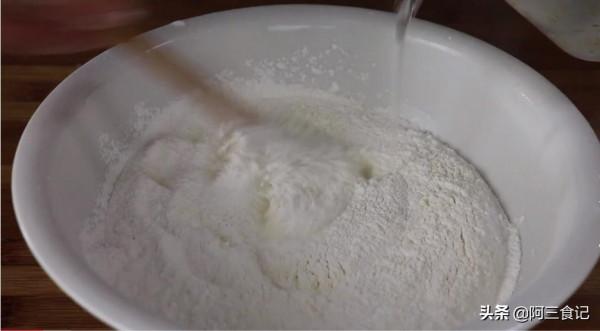 湯圓除了煮著吃,還可以這樣做,外酥裡嫩,大人小孩都愛吃 湯圓除了煮著吃,還可以這樣做,外酥裡嫩,大人小孩都愛吃