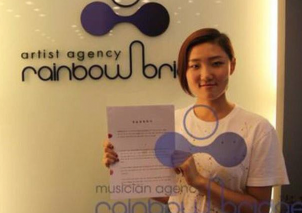 這就是歐美妝魔法嗎?從平平無奇到slay全場,王菊華莎就是鐵證 這就是歐美妝魔法嗎?從平平無奇到slay全場,王菊華莎就是鐵證