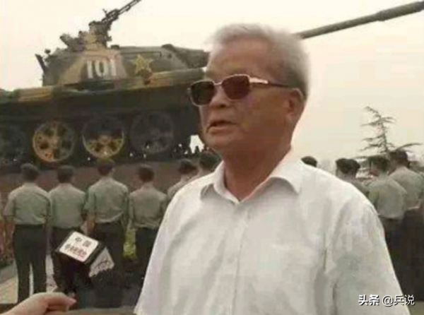 解放軍坦克閃擊越南，撞碎巨石開路，吳忠感慨：這是撞出來的路