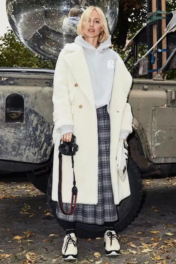 外套裡面別總穿衛衣了，今冬這樣穿最流行