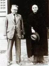 陳寅恪跪拜王國維、胡適在蔣介石面前蹺二郎腿 陳寅恪跪拜王國維、胡適在蔣介石面前蹺二郎腿