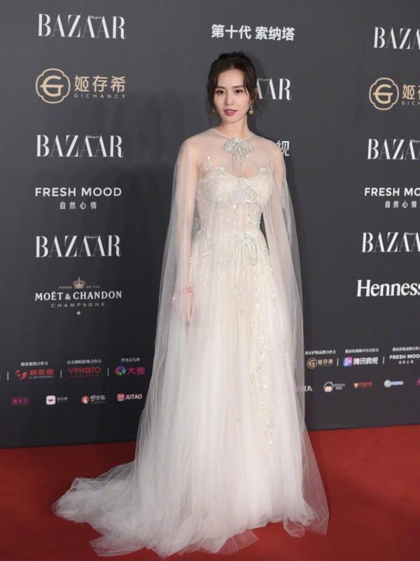 32歲的趙麗穎和劉詩詩,同樣搭配薄紗連衣裙,誰是最美辣媽? 32歲的趙麗穎和劉詩詩,同樣搭配薄紗連衣裙,誰是最美辣媽?