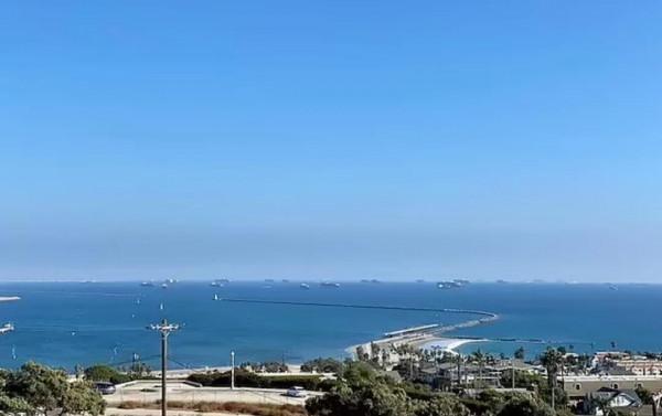 洛杉磯海岸的貨船瓶頸處於歷史最高水平——近 100 艘船等待靠泊 洛杉磯海岸的貨船瓶頸處於歷史最高水平——近 100 艘船等待靠泊