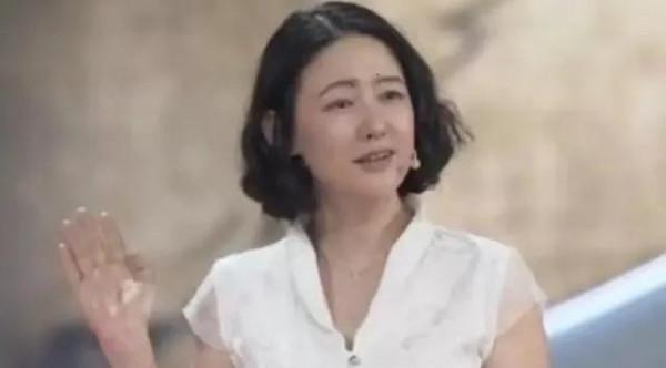 美女帶著齊白石的畫去鑑定，專家說假的，女子笑：齊白石是我爺爺