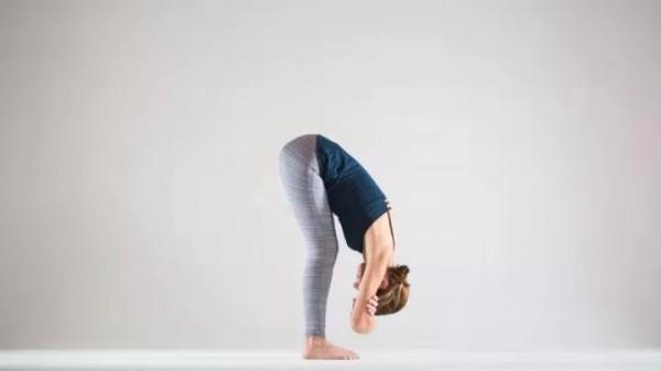 最基礎的站立前屈，你做對了嗎？