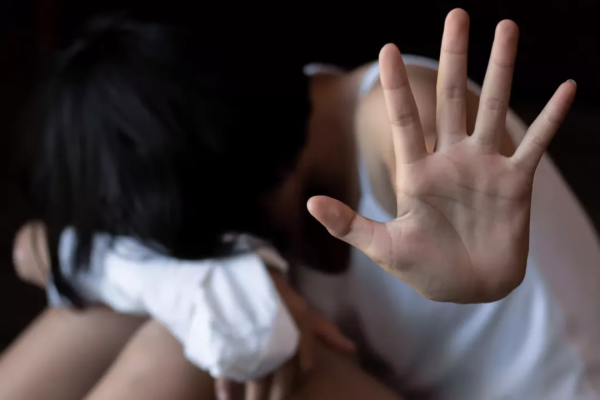 澳華裔中醫偷拍女患者大腿！吊銷行醫執照，兩年社群懲戒令