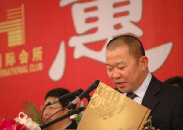 包頭富豪金利斌：24歲擺地攤，身價25億，為何卻在功成名就時自焚