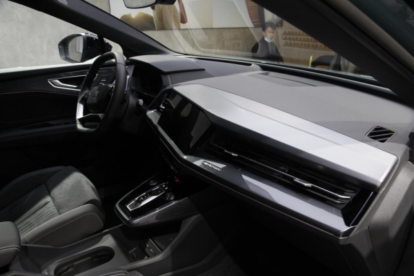 上汽奧迪Q5 e-tron亮相廣州車展，豪華純電SUV開啟預訂