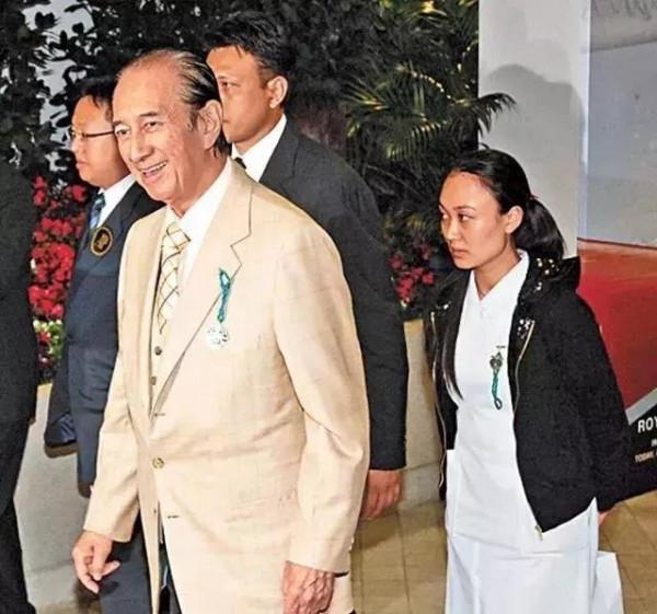 氣瘋梁安琪,拿賭王億元財產嫁初戀,相貌平平的鄧詠詩手段太高明 氣瘋梁安琪,拿賭王億元財產嫁初戀,相貌平平的鄧詠詩手段太高明