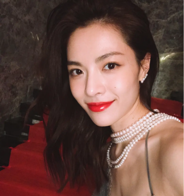 8位當紅“妝感美人”,每一位都離不開化妝品,素顏與路人無差 8位當紅“妝感美人”,每一位都離不開化妝品,素顏與路人無差