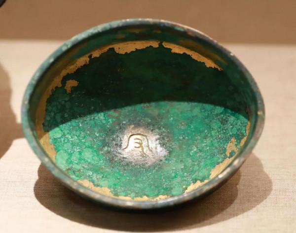 陝西老漢挖出4個銅罐,當夜壺用26年,經專家鑑定為國寶級文物 陝西老漢挖出4個銅罐,當夜壺用26年,經專家鑑定為國寶級文物