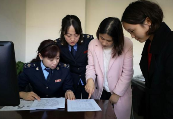 2022鄉鎮公務員招聘條件放寬，增加三不限崗位，專科生機會來了