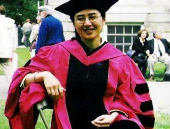 22年前,";北大才女";田曉菲堅決嫁美國老頭,她如今過得如何? 22年前,";北大才女";田曉菲堅決嫁美國老頭,她如今過得如何?