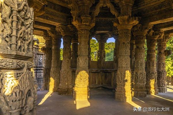 歷經千年風雨的莫德赫拉太陽神廟，精美絕倫，令人歎為觀止