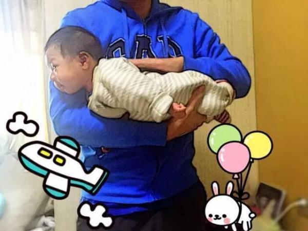 有一種“為難”叫新手爸爸抱娃：隔著螢幕，都能感覺他們太難了