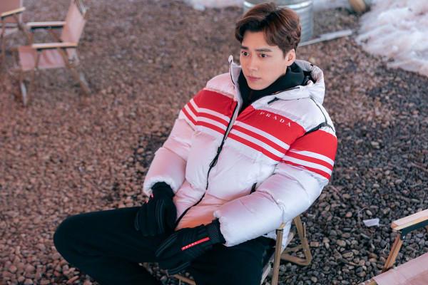 李易峰出席時尚芭莎冬季野宴 雪地造型溫暖陽光演繹冬日型男品格 李易峰出席時尚芭莎冬季野宴 雪地造型溫暖陽光演繹冬日型男品格