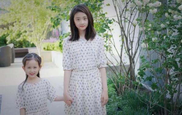 黃多多出現意外以後，父女首次現身，滿面愁容