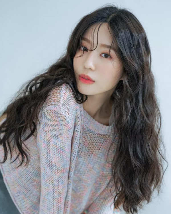 別再亂披頭髮了！這3款新年髮型才夠美夠撩人